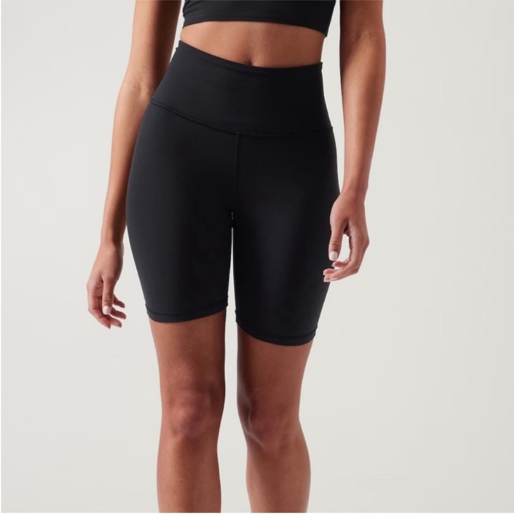 Athleta Ultra high rise elation 9”inch short Biker Short Size XS NWT